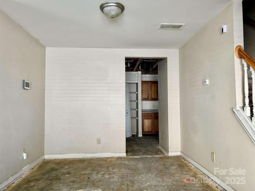 2752 Bramble Ridge Court, Charlotte, NC 28215.  MLS# CAR4241952, YatesRealty ID 18719. 