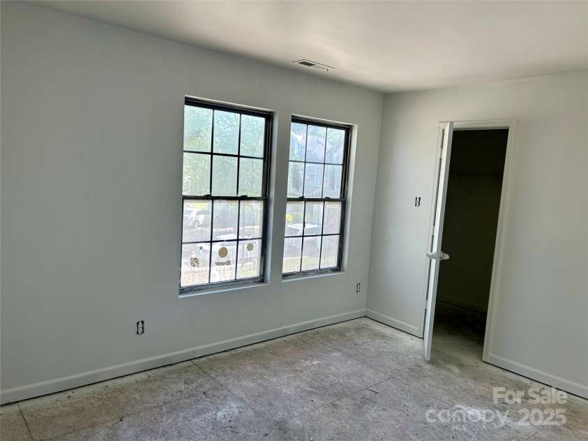 2752 Bramble Ridge Court, Charlotte, NC 28215.  MLS# CAR4241952, YatesRealty ID 18719. 