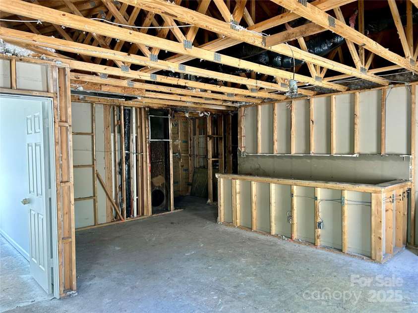 2752 Bramble Ridge Court, Charlotte, NC 28215.  MLS# CAR4241952, YatesRealty ID 18719. 