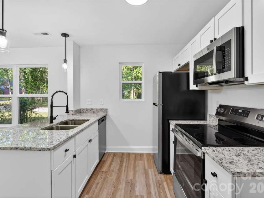 94 White Oak Street, Chester, SC 29706.  MLS# CAR4376324, YatesRealty ID 18719. 