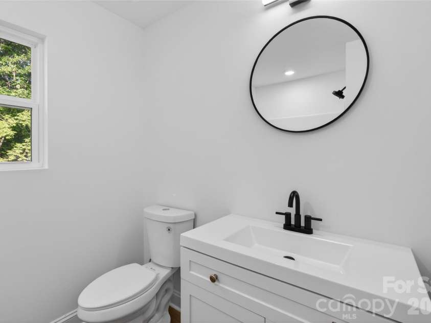 94 White Oak Street, Chester, SC 29706.  MLS# CAR4376324, YatesRealty ID 18719. 
