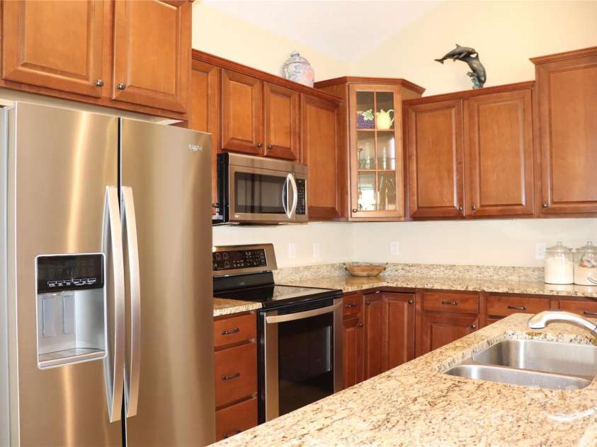805 Wynnshire Drive, Hickory, NC 28601.  MLS# CAR4294839, YatesRealty ID 1872. 