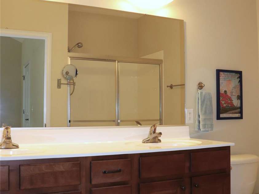 805 Wynnshire Drive, Hickory, NC 28601.  MLS# CAR4294839, YatesRealty ID 1872. 