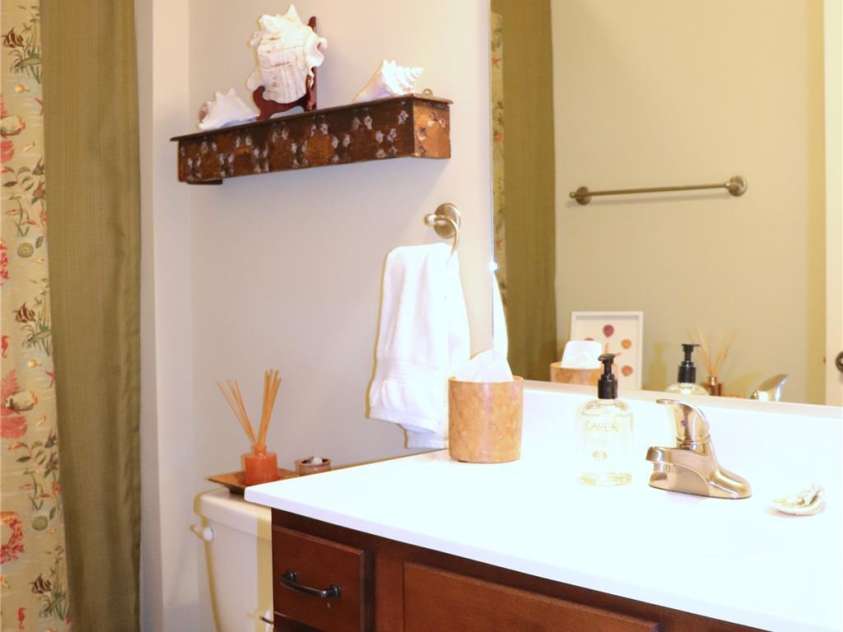 805 Wynnshire Drive, Hickory, NC 28601.  MLS# CAR4294839, YatesRealty ID 1872. 