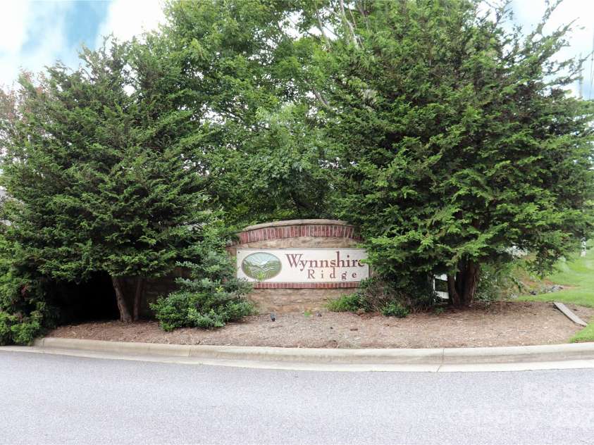 805 Wynnshire Drive, Hickory, NC 28601.  MLS# CAR4294839, YatesRealty ID 1872. 