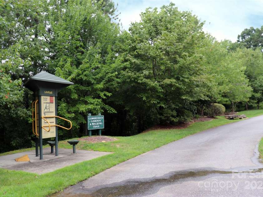 805 Wynnshire Drive, Hickory, NC 28601.  MLS# CAR4294839, YatesRealty ID 1872. 