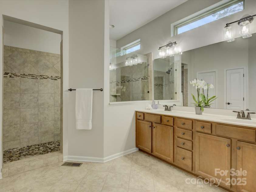 1222 Kings Bottom Drive, Fort Mill, SC 29715.  MLS# CAR4249685, YatesRealty ID 18720. 