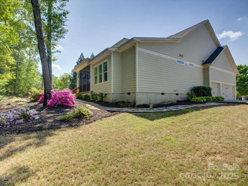 1222 Kings Bottom Drive, Fort Mill, SC 29715.  MLS# CAR4249685, YatesRealty ID 18720. 