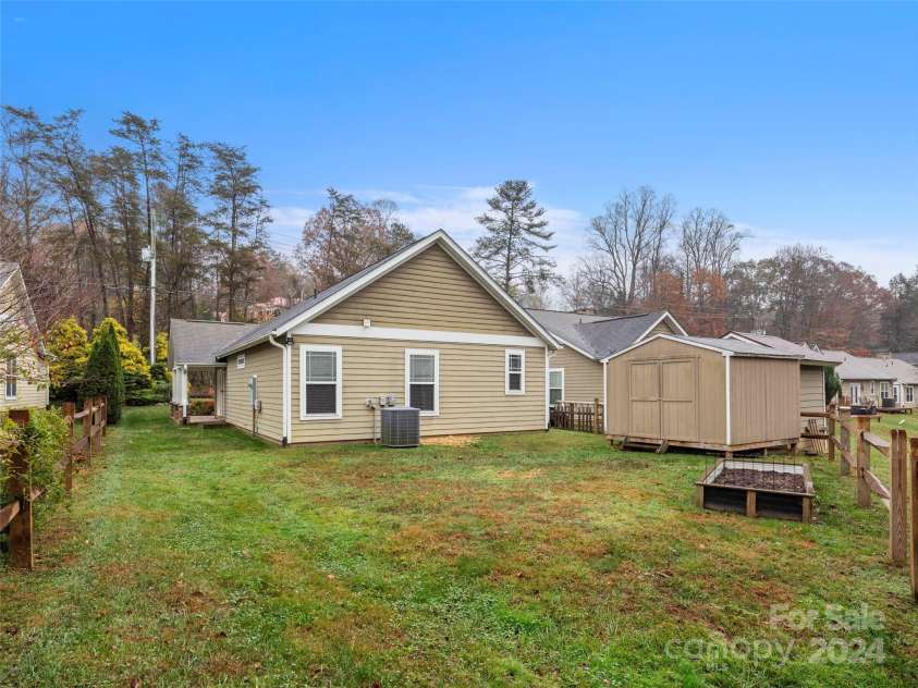 136 Lower Grassy Branch Road, Asheville, NC 28805.  MLS# CAR4198459, YatesRealty ID 18721. 