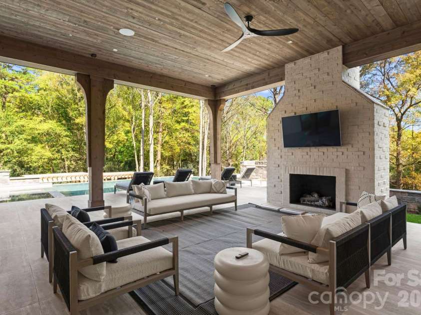 433 Highland Forest Drive, Charlotte, NC 28270.  MLS# CAR4378421, YatesRealty ID 18721. Covered Porch