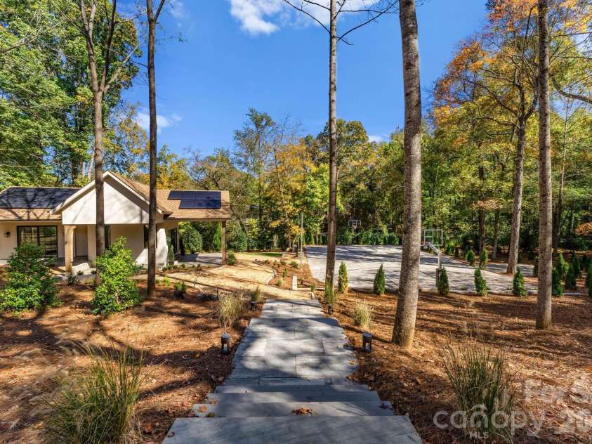 433 Highland Forest Drive, Charlotte, NC 28270.  MLS# CAR4378421, YatesRealty ID 18721. Guest House