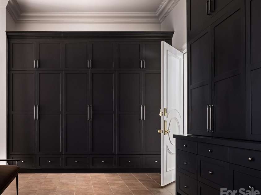 433 Highland Forest Drive, Charlotte, NC 28270.  MLS# CAR4378421, YatesRealty ID 18721. Mudroom