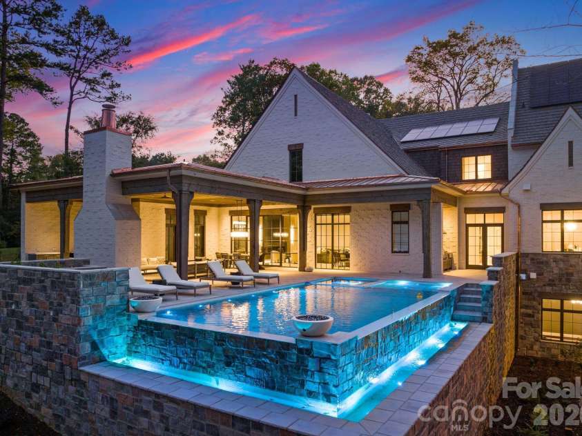 433 Highland Forest Drive, Charlotte, NC 28270.  MLS# CAR4378421, YatesRealty ID 18721. Vanishing Edge Pool