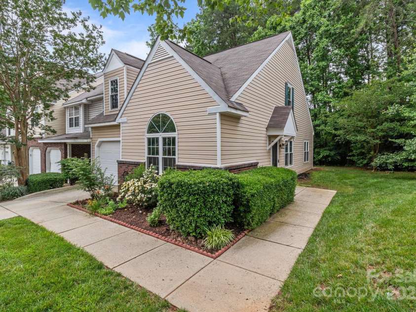 4557 Panther Place, Charlotte, NC 28269.  MLS# CAR4264508, YatesRealty ID 18722. 