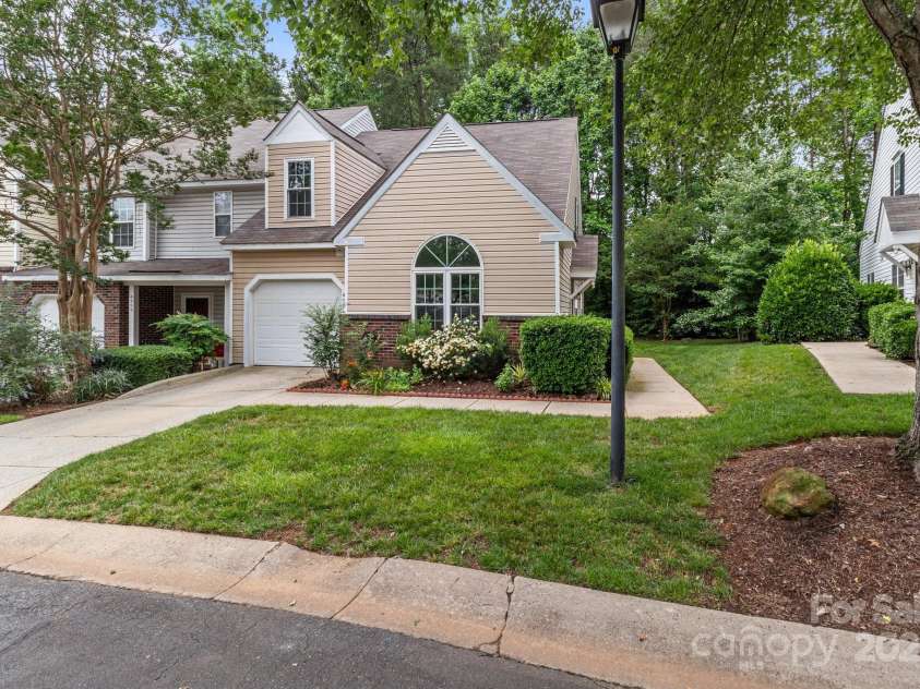 4557 Panther Place, Charlotte, NC 28269.  MLS# CAR4264508, YatesRealty ID 18722. 