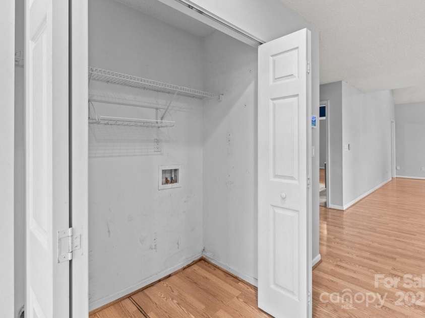 4557 Panther Place, Charlotte, NC 28269.  MLS# CAR4264508, YatesRealty ID 18722. Laundry Room