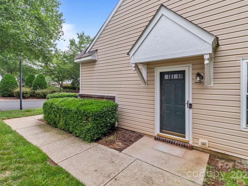 4557 Panther Place, Charlotte, NC 28269.  MLS# CAR4264508, YatesRealty ID 18722. Side Entry