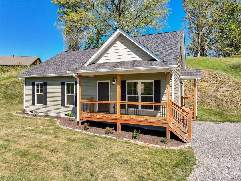 373 Barefoot Ridge, Clyde, NC 28721.  MLS# CAR4378418, YatesRealty ID 18724. 