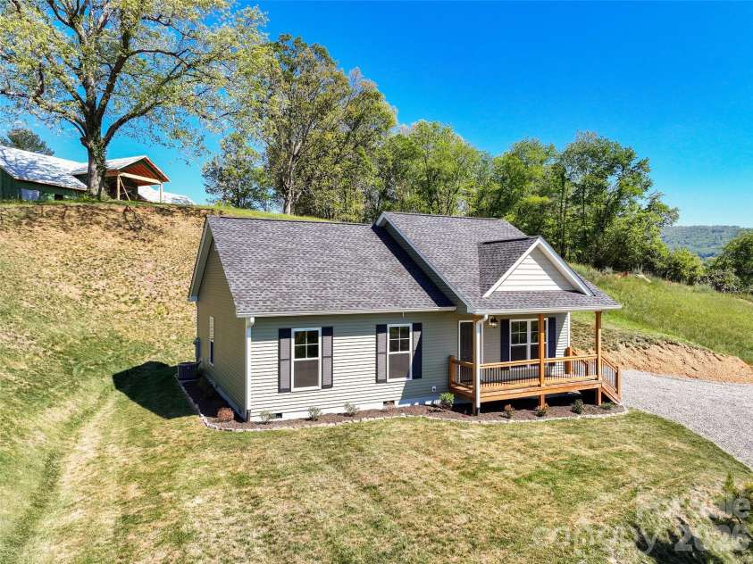 373 Barefoot Ridge, Clyde, NC 28721.  MLS# CAR4378418, YatesRealty ID 18724. 
