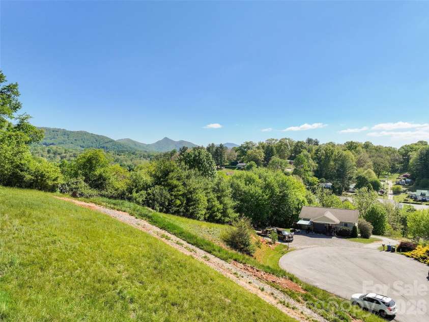 373 Barefoot Ridge, Clyde, NC 28721.  MLS# CAR4378418, YatesRealty ID 18724. 