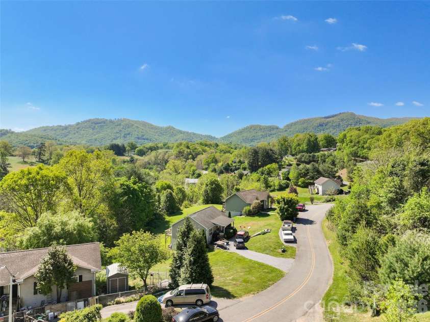 373 Barefoot Ridge, Clyde, NC 28721.  MLS# CAR4378418, YatesRealty ID 18724. 