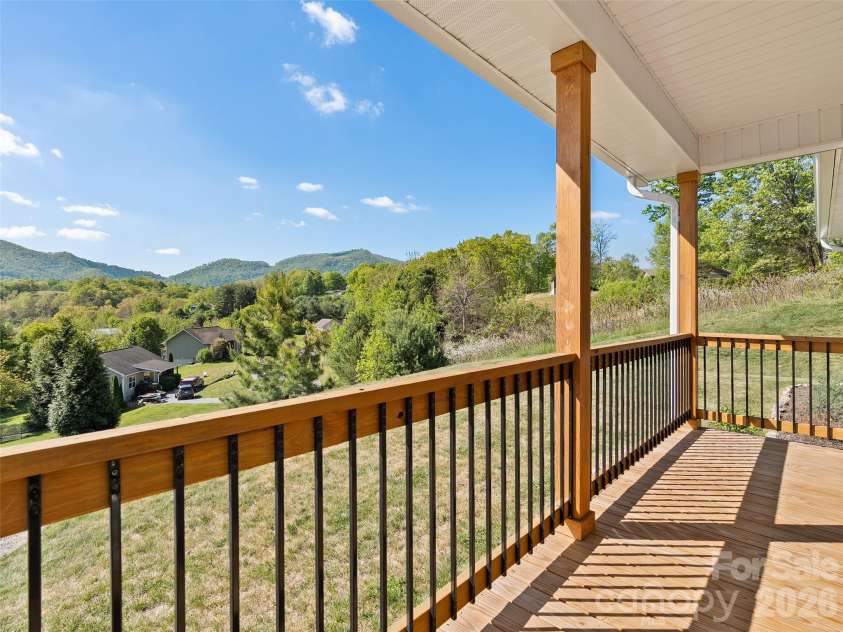 373 Barefoot Ridge, Clyde, NC 28721.  MLS# CAR4378418, YatesRealty ID 18724. 