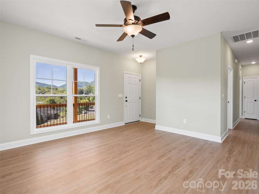 373 Barefoot Ridge, Clyde, NC 28721.  MLS# CAR4378418, YatesRealty ID 18724. 