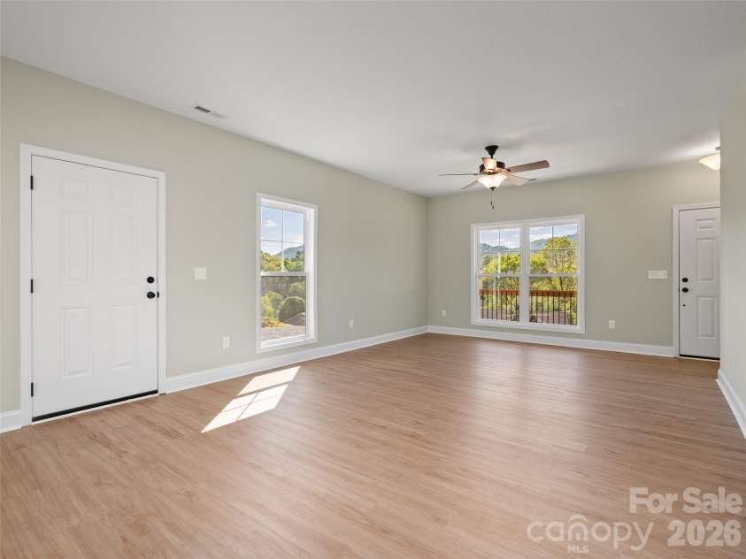 373 Barefoot Ridge, Clyde, NC 28721.  MLS# CAR4378418, YatesRealty ID 18724. 