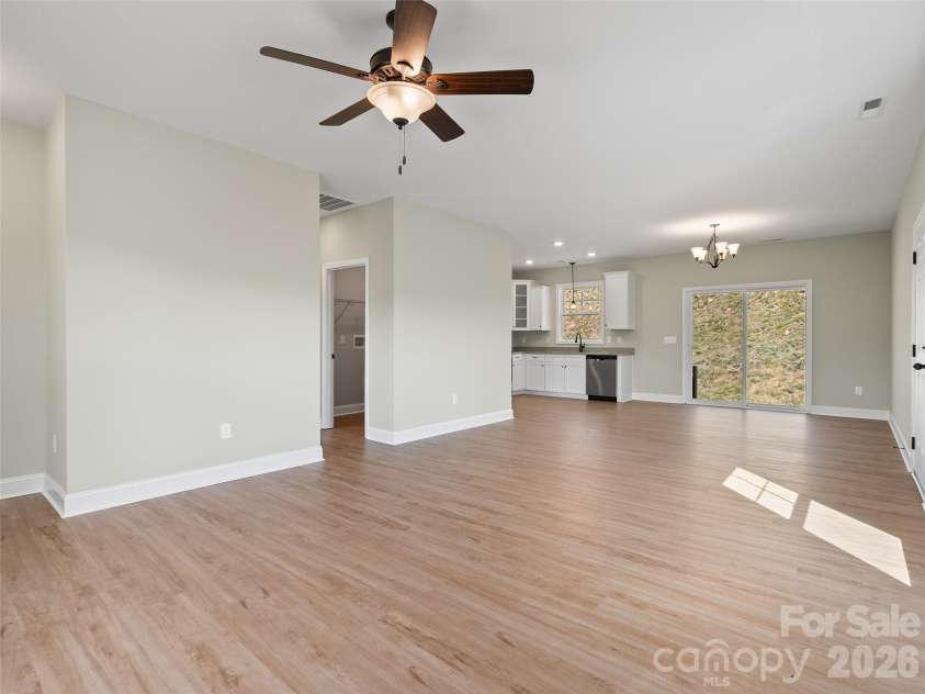 373 Barefoot Ridge, Clyde, NC 28721.  MLS# CAR4378418, YatesRealty ID 18724. 