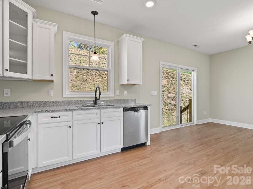 373 Barefoot Ridge, Clyde, NC 28721.  MLS# CAR4378418, YatesRealty ID 18724. 