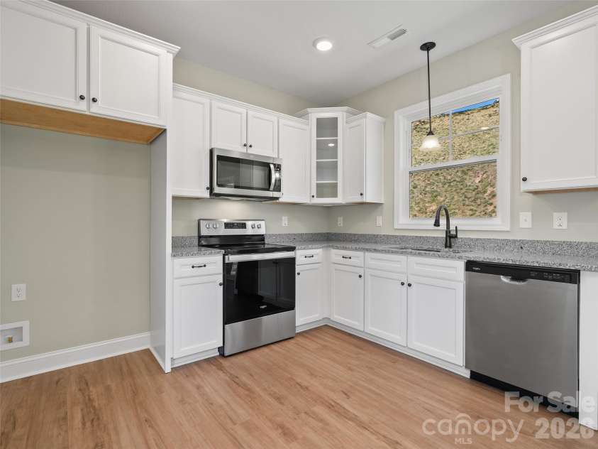 373 Barefoot Ridge, Clyde, NC 28721.  MLS# CAR4378418, YatesRealty ID 18724. 