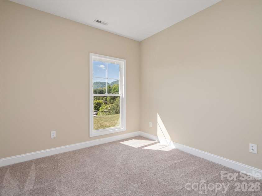 373 Barefoot Ridge, Clyde, NC 28721.  MLS# CAR4378418, YatesRealty ID 18724. 