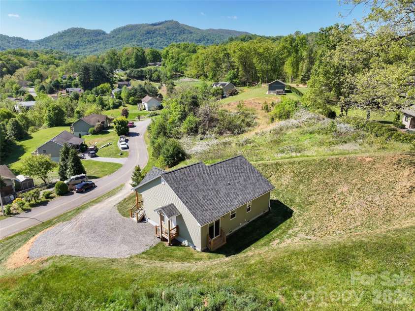 373 Barefoot Ridge, Clyde, NC 28721.  MLS# CAR4378418, YatesRealty ID 18724. 