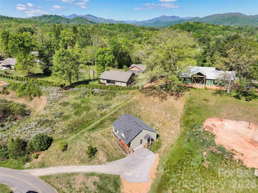 373 Barefoot Ridge, Clyde, NC 28721.  MLS# CAR4378418, YatesRealty ID 18724. 