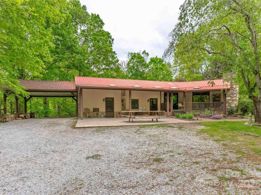 675 Terrys Gap Road, Hendersonville, NC 28792.  MLS# CAR4253126, YatesRealty ID 18724. Welcome to 675 Terrys Gap Rd