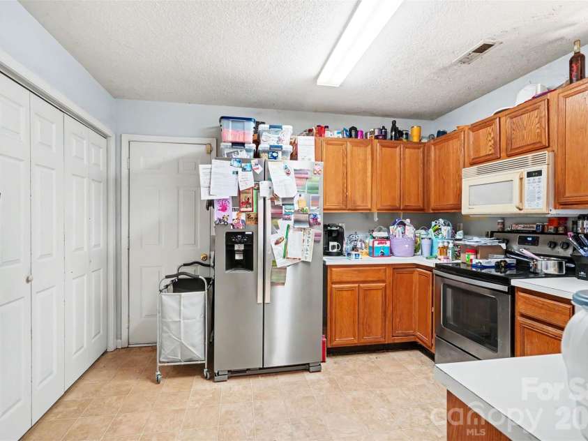 937 Barbee Farm Drive, Monroe, NC 28110.  MLS# CAR4369113, YatesRealty ID 18728. 