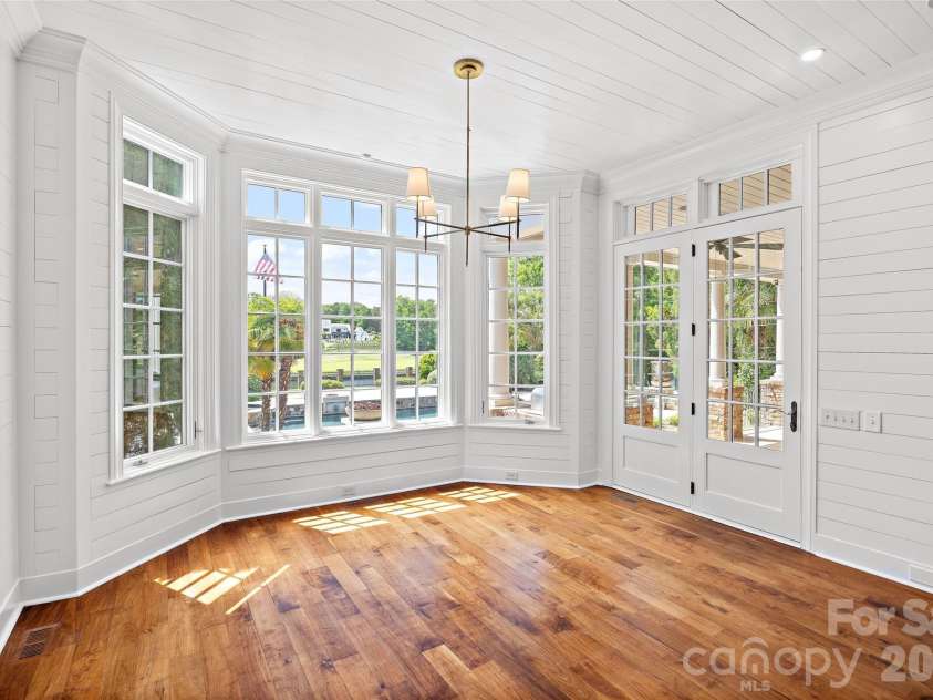 4536 Parview Drive, Charlotte, NC 28226.  MLS# CAR4376989, YatesRealty ID 18729. Breakfast room with a view
