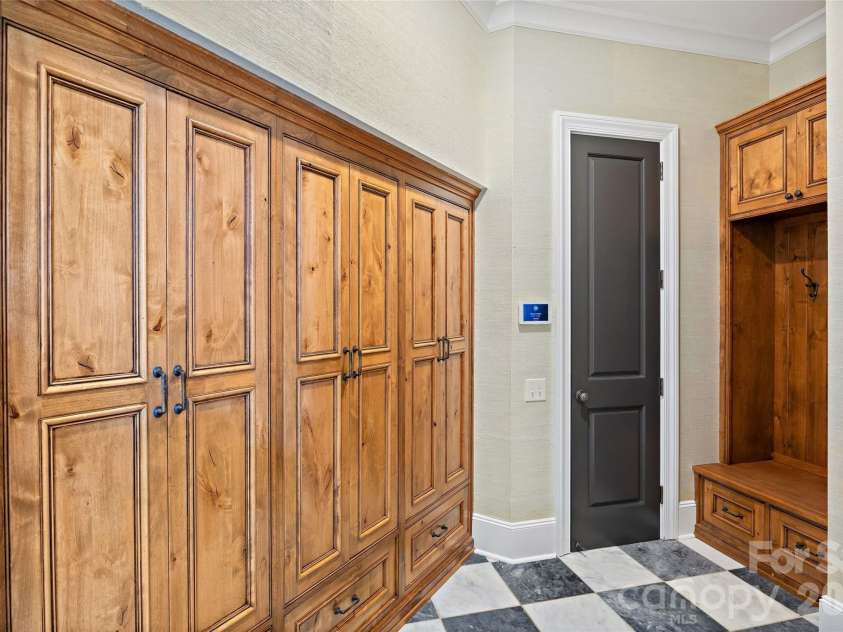 4536 Parview Drive, Charlotte, NC 28226.  MLS# CAR4376989, YatesRealty ID 18729. Drop zone