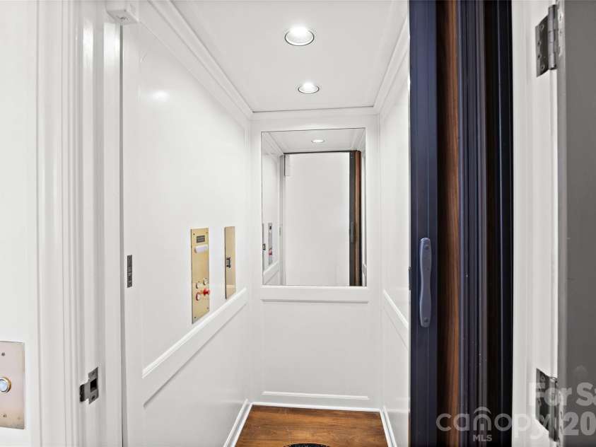 4536 Parview Drive, Charlotte, NC 28226.  MLS# CAR4376989, YatesRealty ID 18729. Elevator