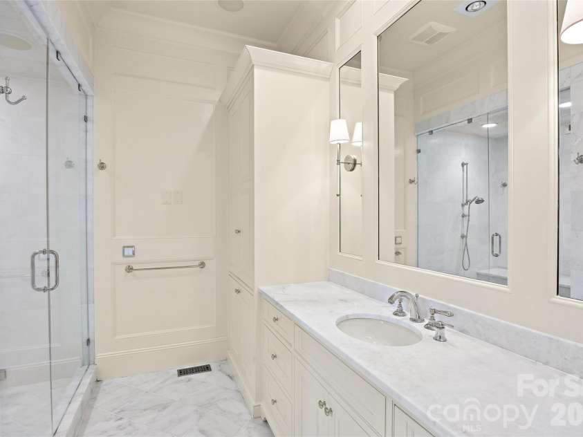 4536 Parview Drive, Charlotte, NC 28226.  MLS# CAR4376989, YatesRealty ID 18729. His and her primary bathrooms & closets
