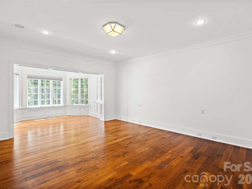 4536 Parview Drive, Charlotte, NC 28226.  MLS# CAR4376989, YatesRealty ID 18729. Primary bedroom with sitting room