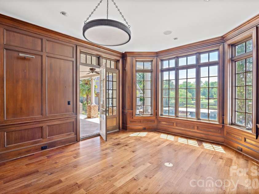 4536 Parview Drive, Charlotte, NC 28226.  MLS# CAR4376989, YatesRealty ID 18729. Study