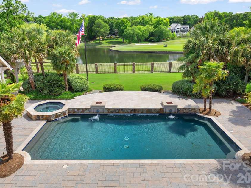 4536 Parview Drive, Charlotte, NC 28226.  MLS# CAR4376989, YatesRealty ID 18729. Stunning resort style pool & spa