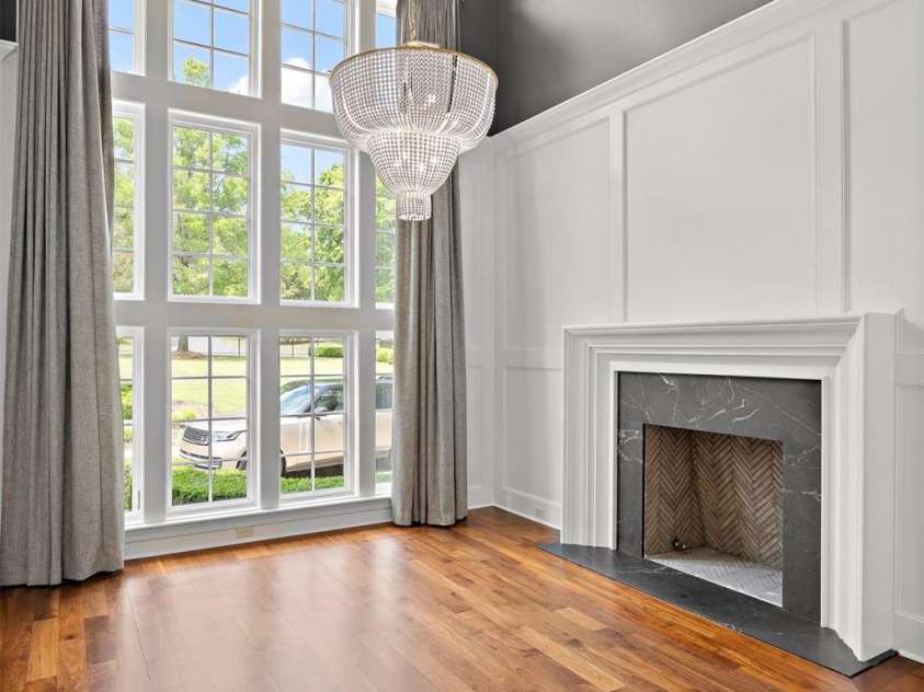 4536 Parview Drive, Charlotte, NC 28226.  MLS# CAR4376989, YatesRealty ID 18729. Two story dining room with fireplace