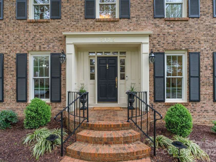 5125 Winding Brook Road, Charlotte, NC 28226.  MLS# CAR4241035, YatesRealty ID 18729. 5125 Winding Brook Road