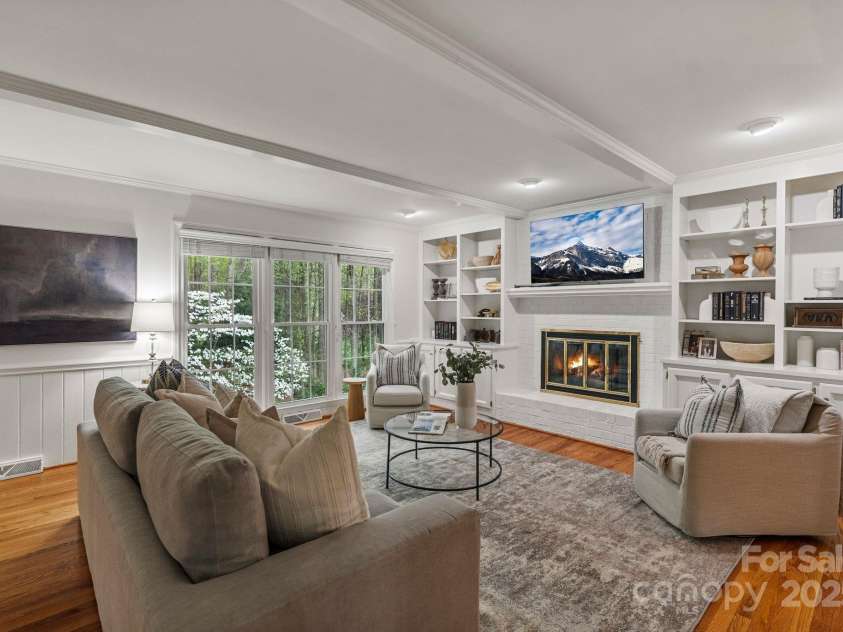 5125 Winding Brook Road, Charlotte, NC 28226.  MLS# CAR4241035, YatesRealty ID 18729. Family Room