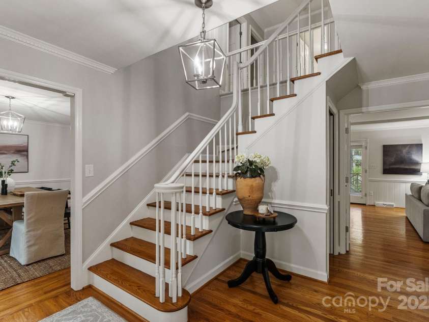 5125 Winding Brook Road, Charlotte, NC 28226.  MLS# CAR4241035, YatesRealty ID 18729. Foyer