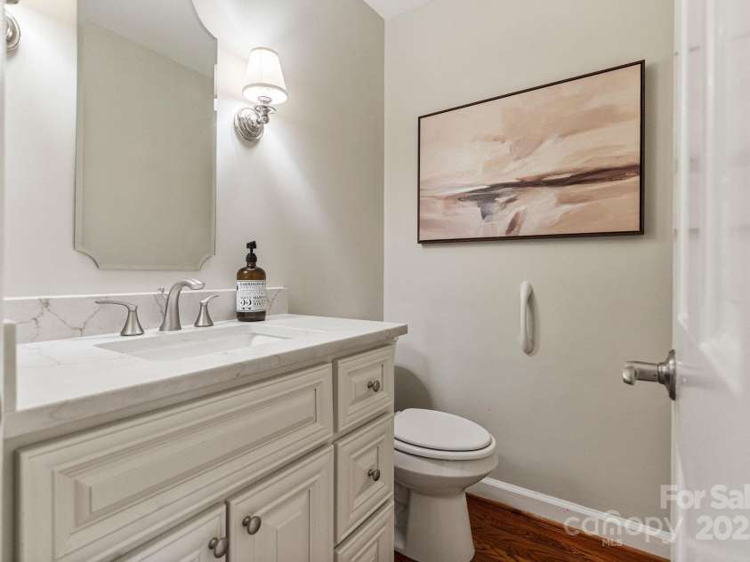 5125 Winding Brook Road, Charlotte, NC 28226.  MLS# CAR4241035, YatesRealty ID 18729. Powder Room