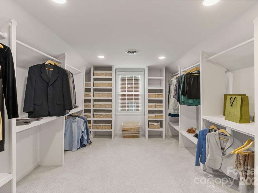 5125 Winding Brook Road, Charlotte, NC 28226.  MLS# CAR4241035, YatesRealty ID 18729. Primary Closet