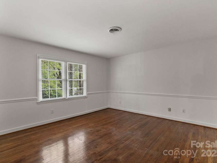 5125 Winding Brook Road, Charlotte, NC 28226.  MLS# CAR4241035, YatesRealty ID 18729. Upstairs Bedroom 2